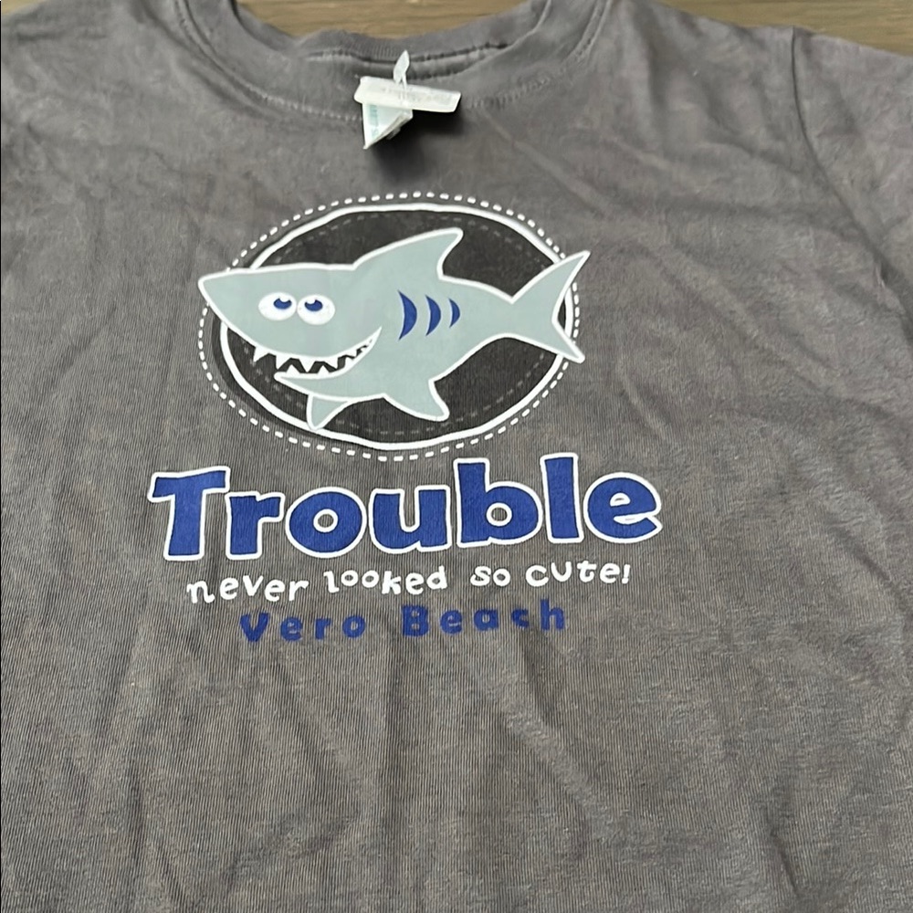 NWT! Vero Beach Gray Kids Shark T-Shirt. 5/6